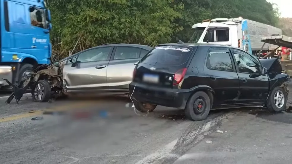 Veículo envolvidos no acidente — Foto: Leonardo Duque