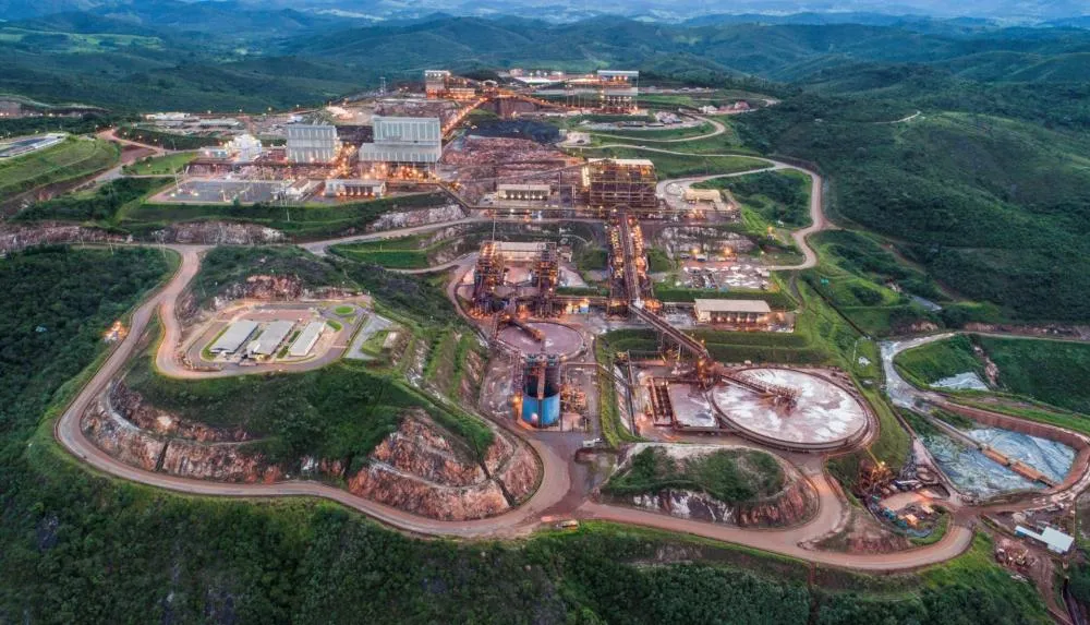 Anglo American e Teck anunciam parceria na formação de gigante da mineração. Da esquerda para a direita: Duncan Wanblad, presidente da Anglo American, e Jonathan Price, presidente da Teck. Crédito: Divulgação Anglo American.