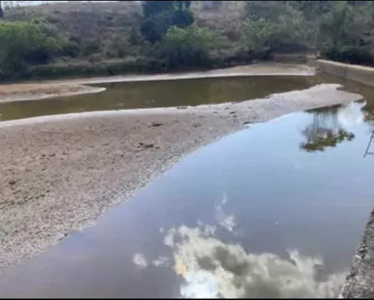ITABIRA-SAAE EMITE COMUNICADO SOBRE ESCASSEZ DE ÁGUA NA CIDADE O mês de setembro trouxe o aumento das temperaturas, o que resultou em uma redução significativa da vazão dos mananciais que abastecem Itabira. Diante disso, o Serviço Autônomo de Água e Esgo