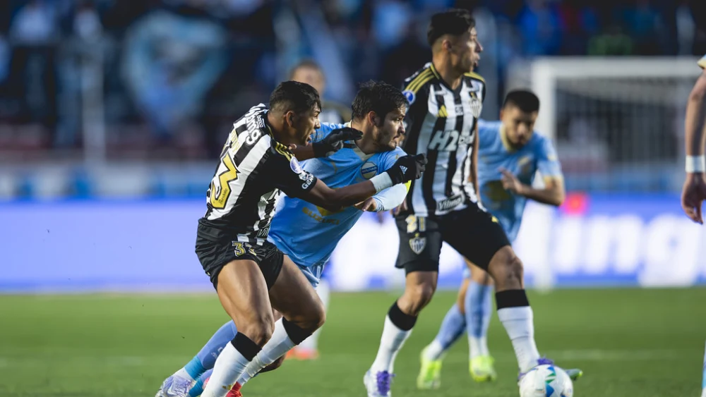Atlético abriu 2 a 0 na altitude, ficou com um a mais, mas cedeu empate ao Bolívar - Foto - Pedro Souza/Atlético