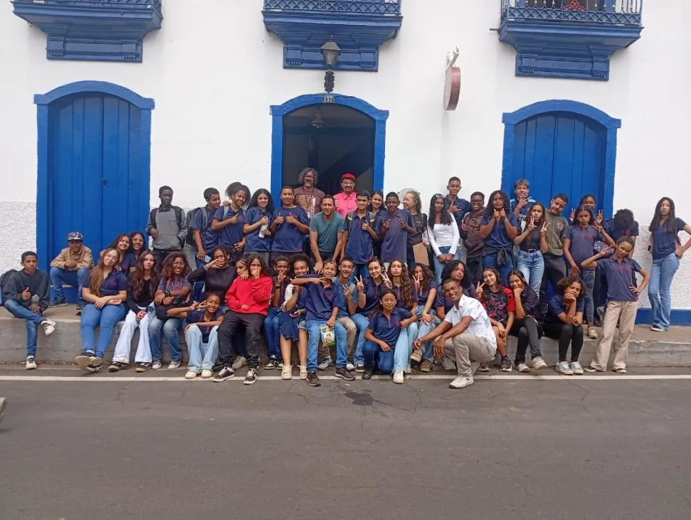 Estudantes de Esmeraldas visitam pontos turísticos de Itabira