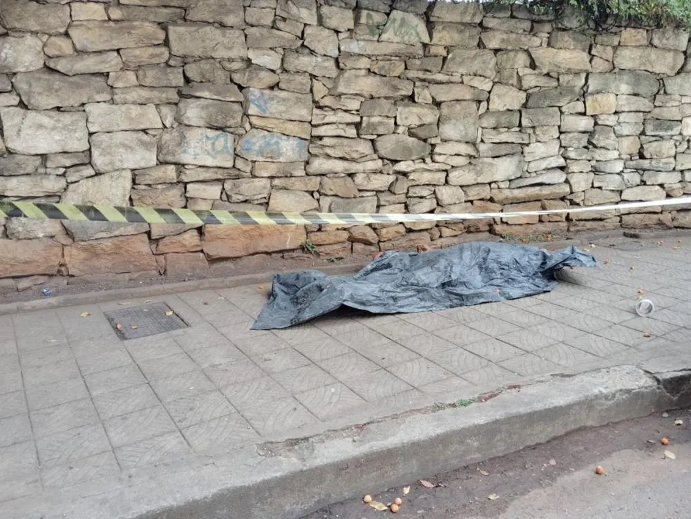 Homem morre após ser arremessado de ônibus durante discussão em Belo Horizonte