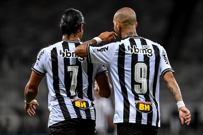 Atacante participa com assistência na medida para gol de Tardelli