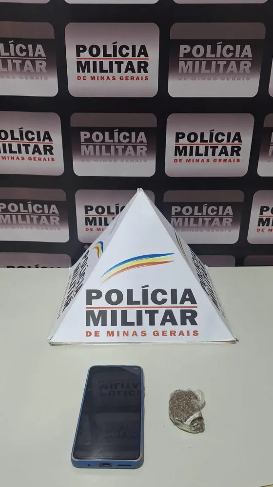 Foragida da Justiça de BH é presa com barra de maconha em São Domingos do Prata