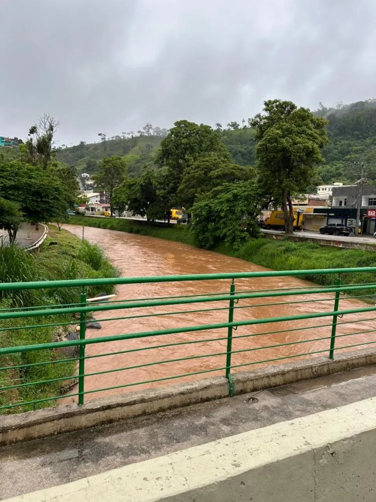 Rio Giral nesta manhã de sexta-feira 23 de janeiro
