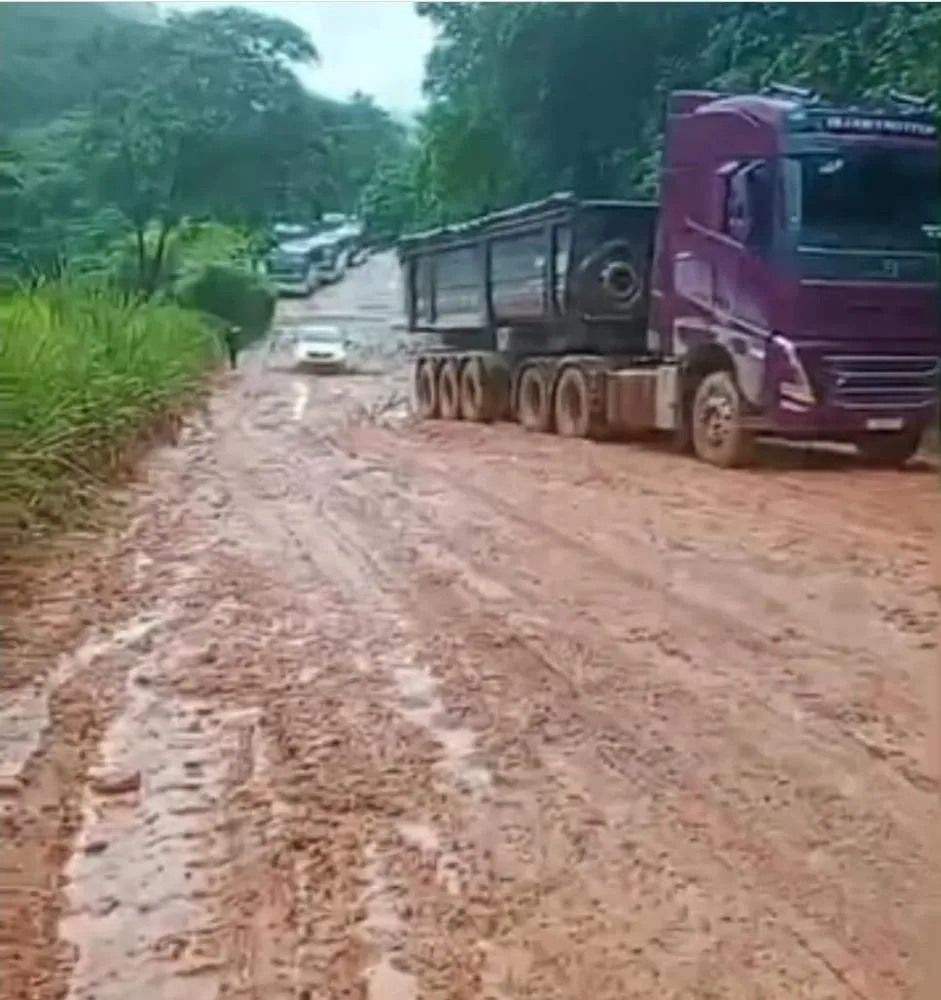 SANTA MARIA/NOVA ERA-ESTRADA DO PIÇARRÃO COM VÁRIOS PONTOS CRÍTICOS; MORADORES E USUÁRIOS COBRAM MANUTENÇÃO DO ESTADO