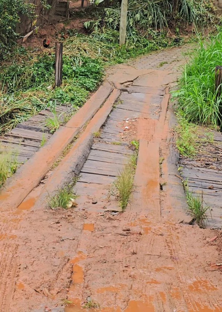 Ponte da Comunidade do Oriente, em Santa Maria de Itabira