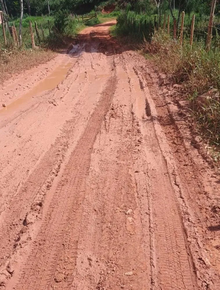 Estrada rural em Santa Maria de Itabira