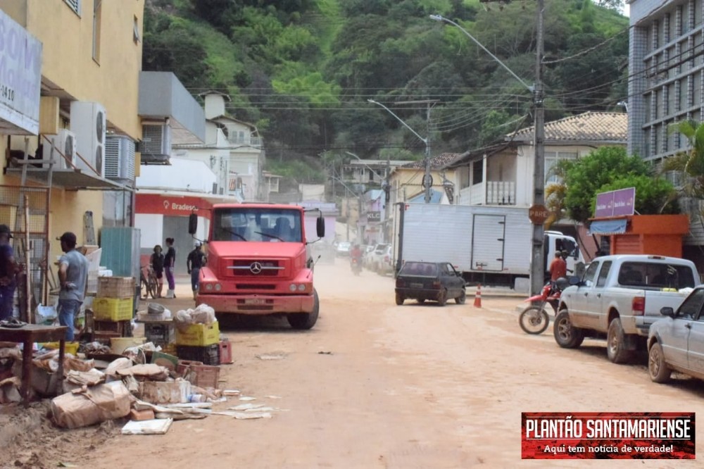 (Foto; Helton Santos)Centro de Santa Maria de Itabira após enchentes do dia 21 -02