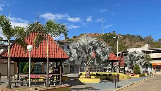 Praça em Joanésia, Minas Gerais. - Foto HVL