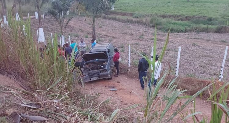 As vítimas estavam no Ipanema, de cor cinza, de placa GOU-4078