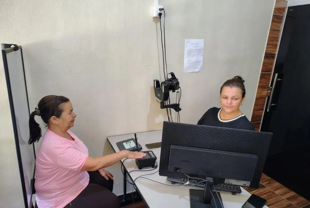 Entre os principais benefícios estão a emissão da primeira via da identidade, renovação do documento e também a emissão do atestado de antecedentes criminais.