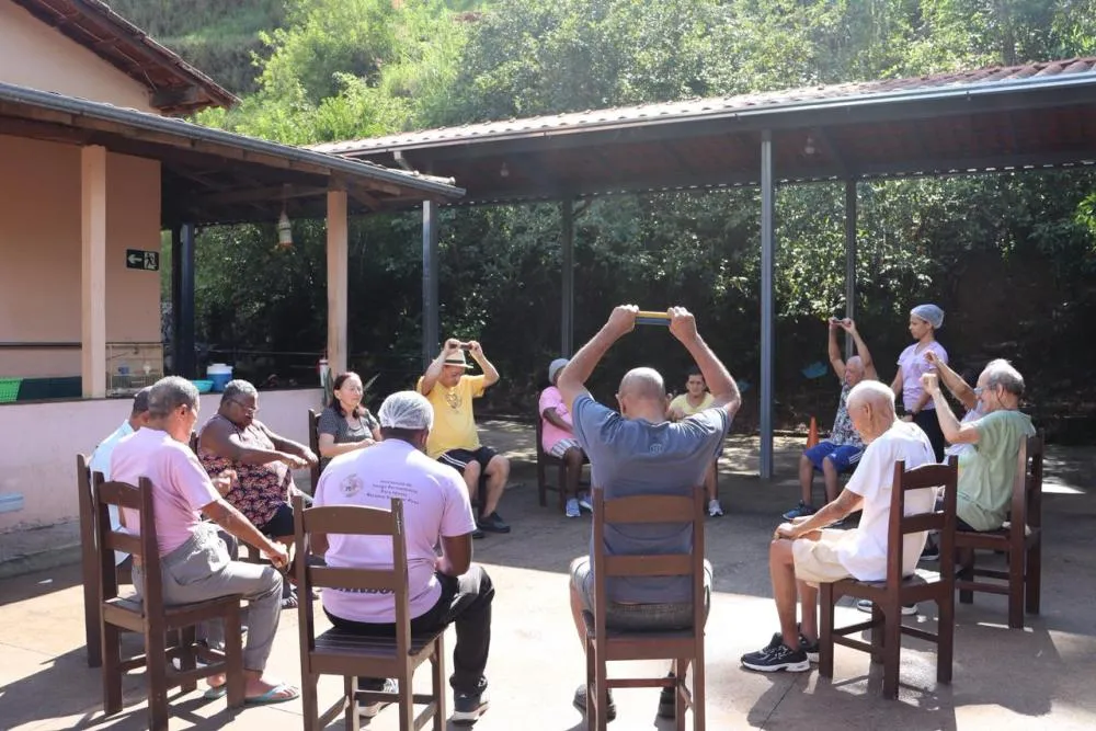 Idosos do ILPI Recanto Salvador Pires durante atividades; foto ILPI Recanto Salvador Pires 