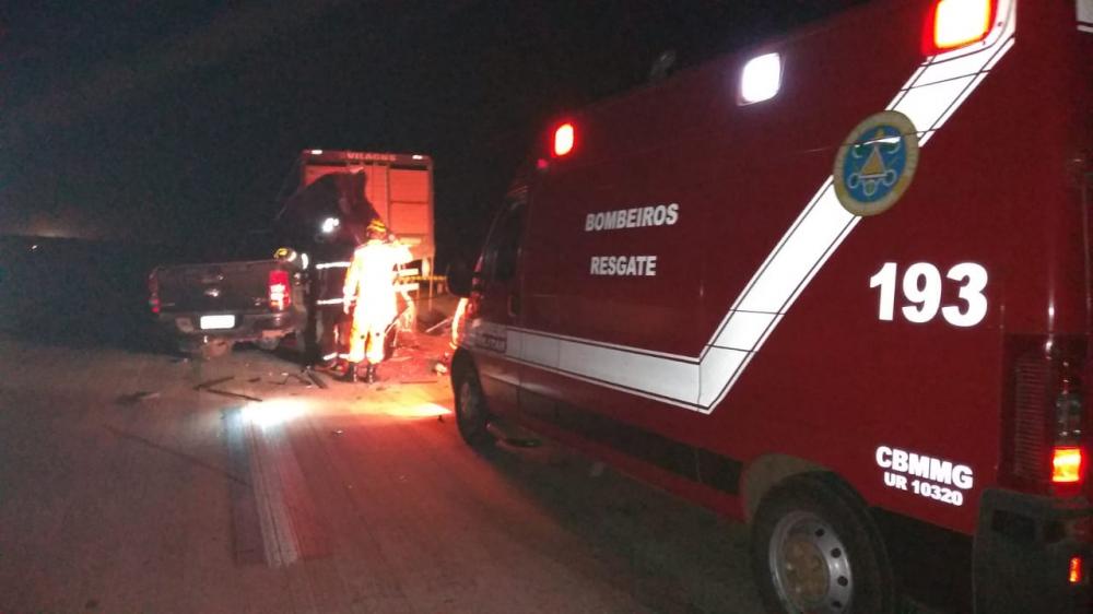 Acidente aconteceu na BR-381, em Bom Jesus do Amparo — Foto: Corpo de Bombeiros/Divulgação