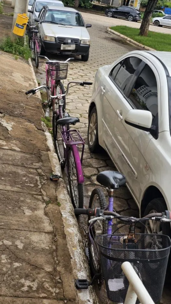 Bicicletas não tem local adequado para estacionar em Santa Maria de Itabira