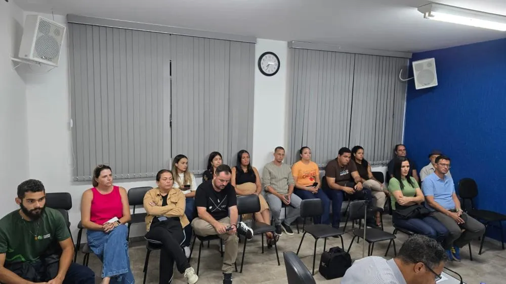 André Lúcio Torres participou da sessão da Câmara Municipal, acompanhado da primeira-dama Patrícia e de secretários municipais