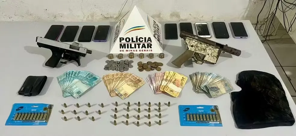Materiais apreendidos pela Polícia Militar após o assalto — Foto: Polícia Militar