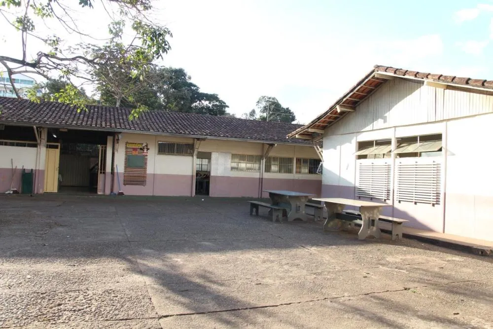 Escola Municipal Antônio Camilo Alvim, localizada no Bairro Barreiro