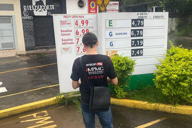 Procon-MPMG autua 10 postos de combustíveis durante fiscalização no interior de Minas