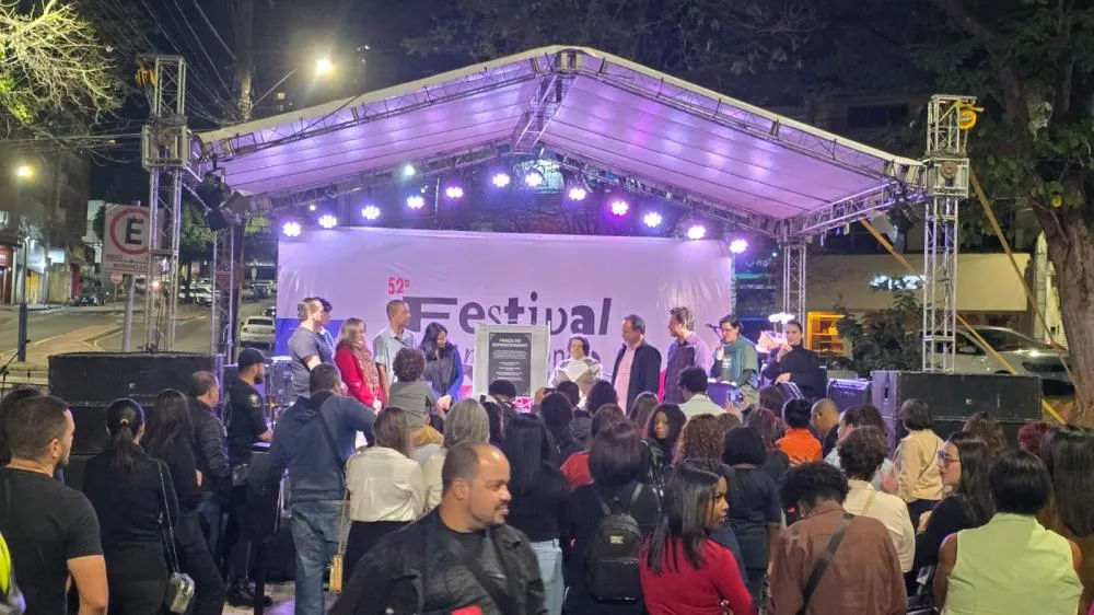 Revitalização da Praça da EEMZA é entregue à população durante Festival de Inverno
