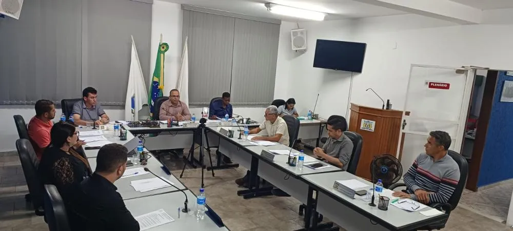 Vereadores durante reunião da Câmara Municipal de Santa Maria de Itabira