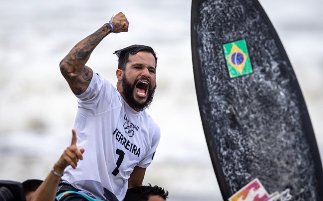 Ítalo Ferreira tornou-se o primeiro campeão olímpico da história do surfe