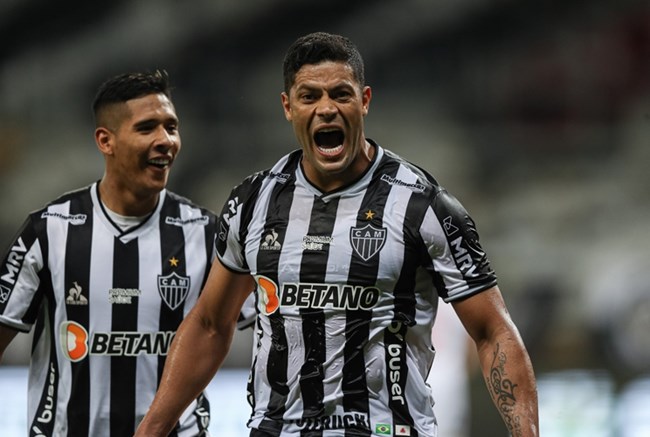 Atacante marca um gol e cria jogada para o outro na vitória por 2 a 0 sobre os baianos no jogo de ida das oitavas de final