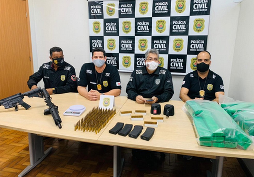 Fuzis e mais de 30 barras de maconha são apreendidos em operação na capital e Grande BH