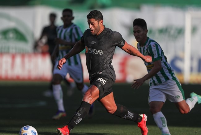 Oitava vitória seguida no Brasileirão manda o Galo para a primeira posição, com 34 pontos
