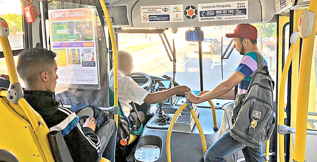 Justiça decide que motorista não pode acumular função de cobrador em linhas que operam na Grande BH