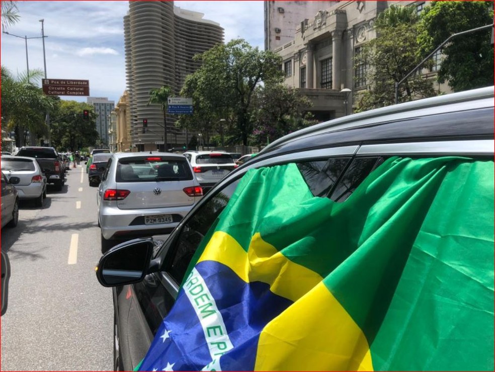 Carreata a favor de Bolsonaro é realizada na região central de BH