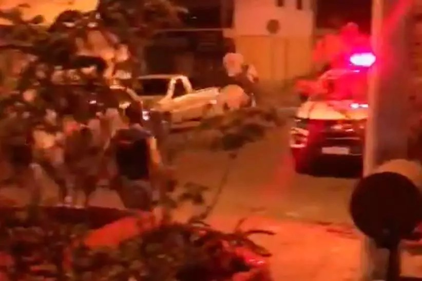 Homem que tentou fugir de PMs montado em cavalo admite que estava bêbado