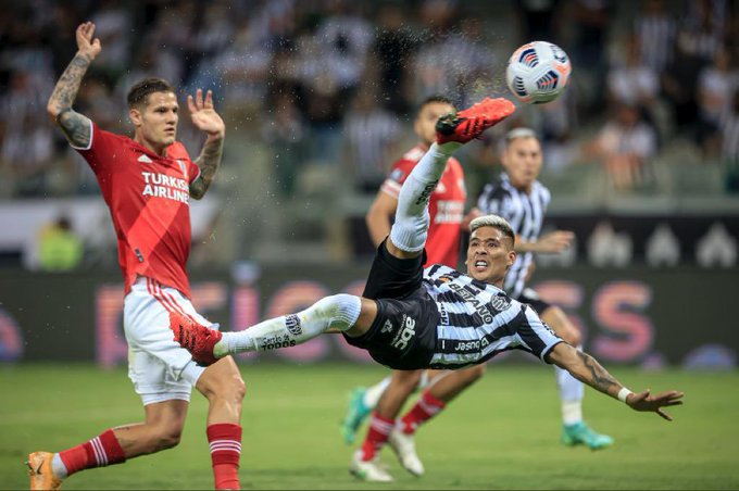 Com golaços de Zaracho e Hulk, Atlético venceu por 3 a 0 no Mineirão