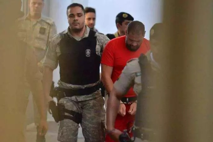 Acusado de matar ex e filho dela se apresenta à PCMG após ser solto por engano