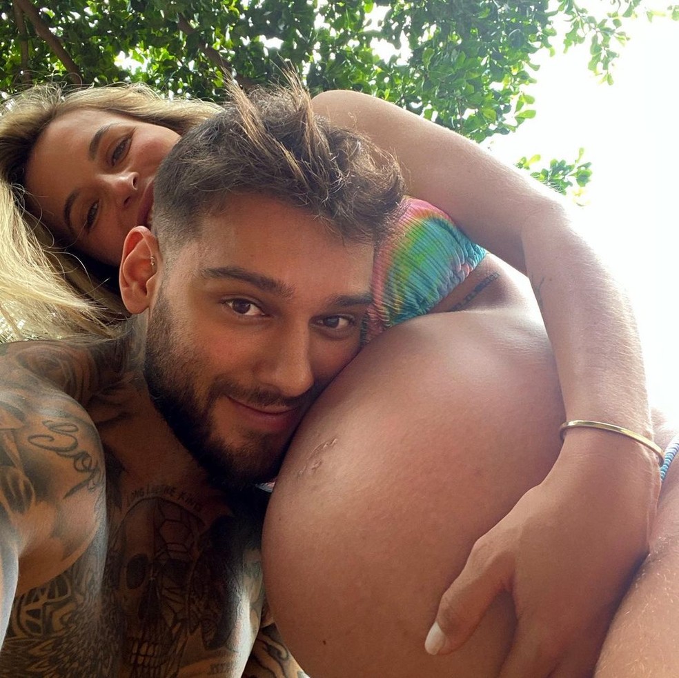 Lucas Lucco anuncia nascimento de seu primeiro filho com Lorena Carvalho — Foto: Reprodução/Instagram