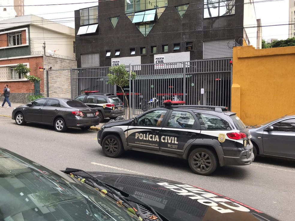 Mãe bate no filho e chama a polícia para si mesma em BH
