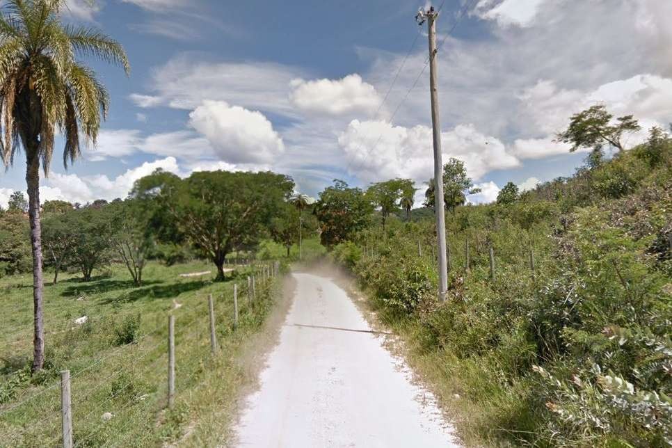 O corpo da vítima foi achado enterrado em uma fossa no terreno do casal, às margens da chamada 