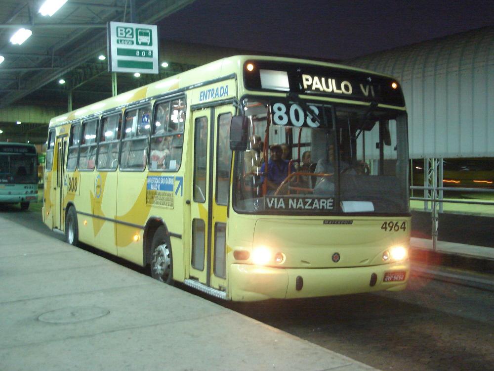 Menor de 16 anos é apreendida suspeita de esfaquear motorista de ônibus em BH