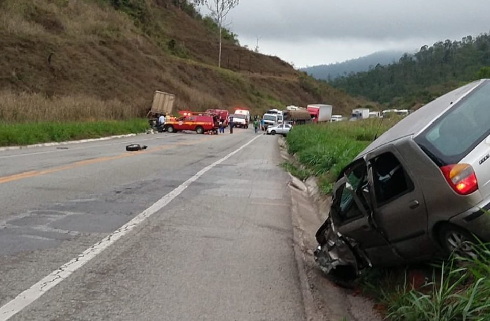 Acidente ocorreu na madrugada deste sábado