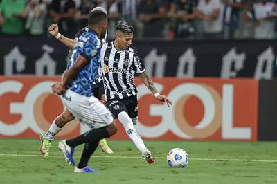 Atlético ganhou do Grêmio por 2 a 1 com gols de Zaracho e Vargas