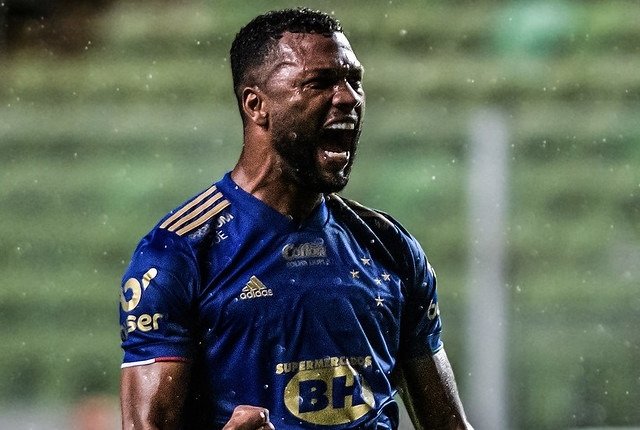 Thiago garantiu a importante vitória do Cruzeiro no Estádio do Café, no Paraná