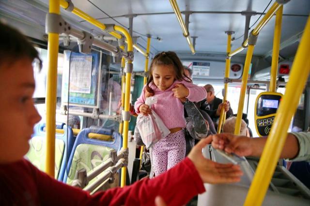 Câmara de BH aprova PL para que crianças de até 5 anos não precisem pular roleta
