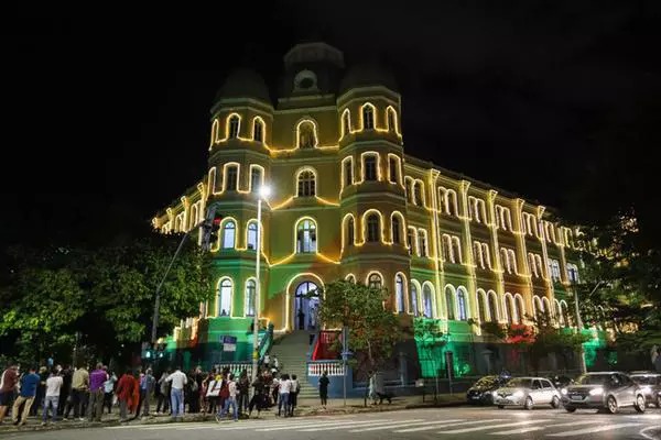 Pontos turísticos de BH recebem iluminação especial de Natal