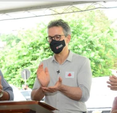 Zema em Santa Maria de Itabira anuncia R$ 1,2 milhão para obra na ponte Central e entrega kits da Defesa Civil para a região