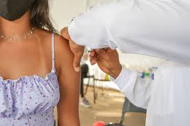 BH faz repescagem de 2ª dose da vacina contra Covid-19 para adolescentes de 12 a 17 anos