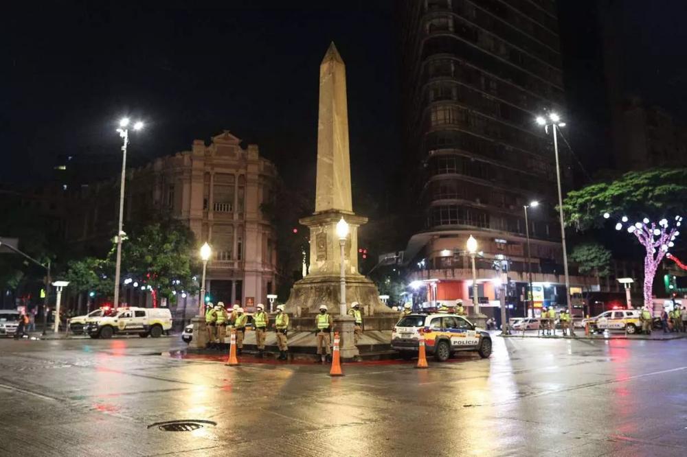 Homem com mandado de prisão por homicídio é preso na praça Sete, centro de BH