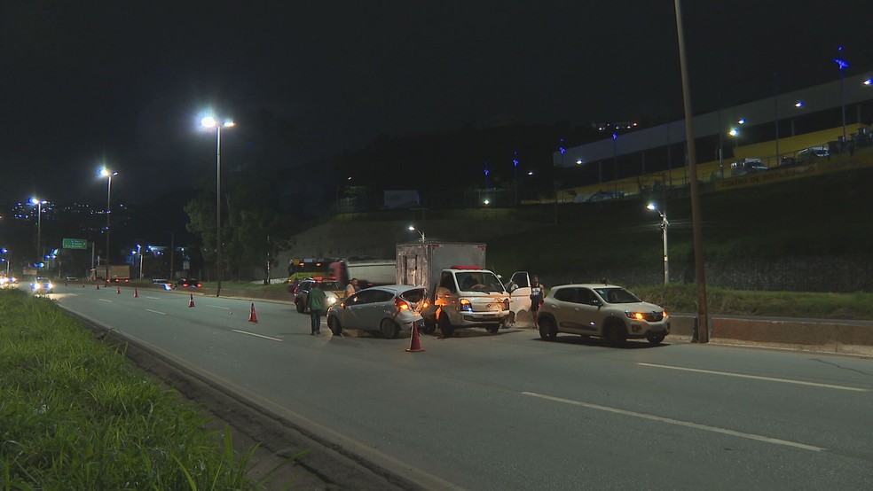 Três acidentes consecutivos provocaram lentidão no Anel Rodoviário de BH