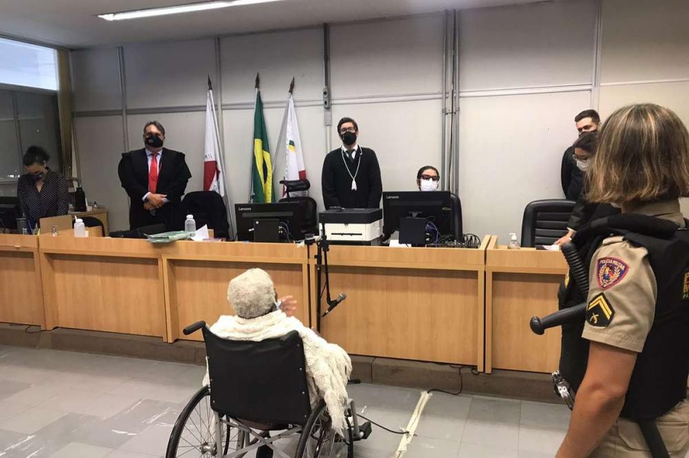 Idosa de 74 anos é condenada a 6 anos de prisão por matar marido em BH