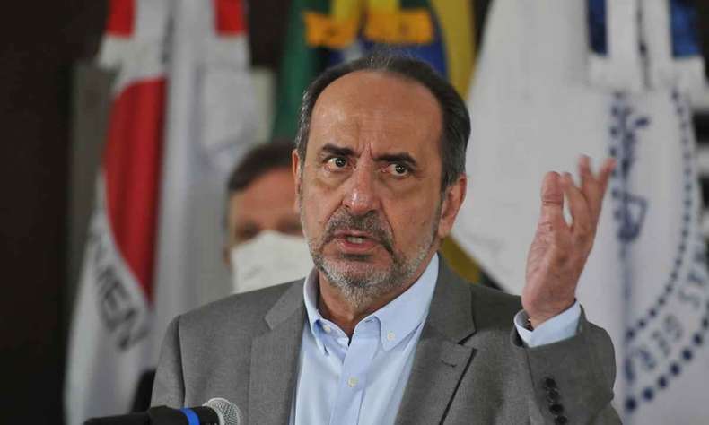 Tarifa de ônibus em BH vai ficar mais barata a partir de fevereiro de 2022, diz prefeito Alexandre Kalil