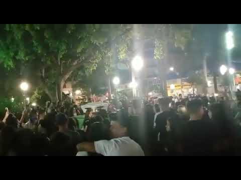 Vídeo: fãs homenageiam Marília Mendonça e cantam músicas da artista, em Caratinga